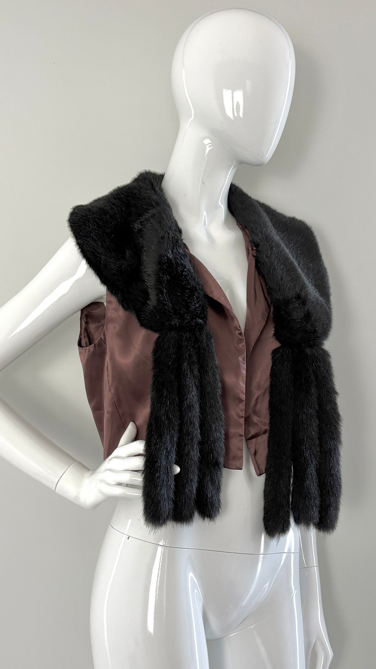 Comme des Darcons robe de chambre waistcoat with faux fur stole