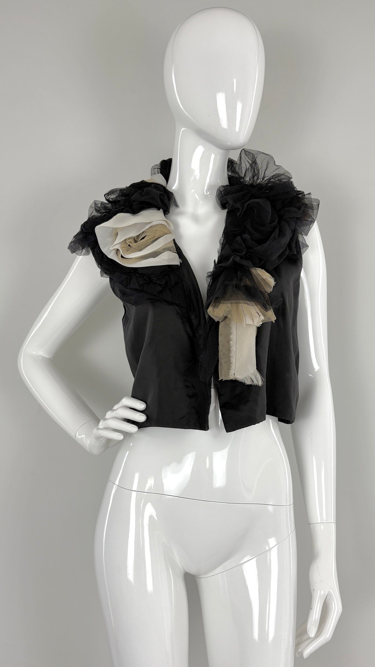 Comme des Garcons robe de chambre vest with chiffon and net collar