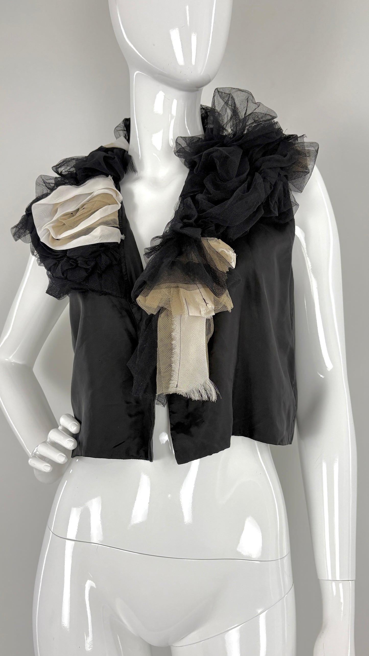 Comme des Garcons robe de chambre vest with chiffon and net collar