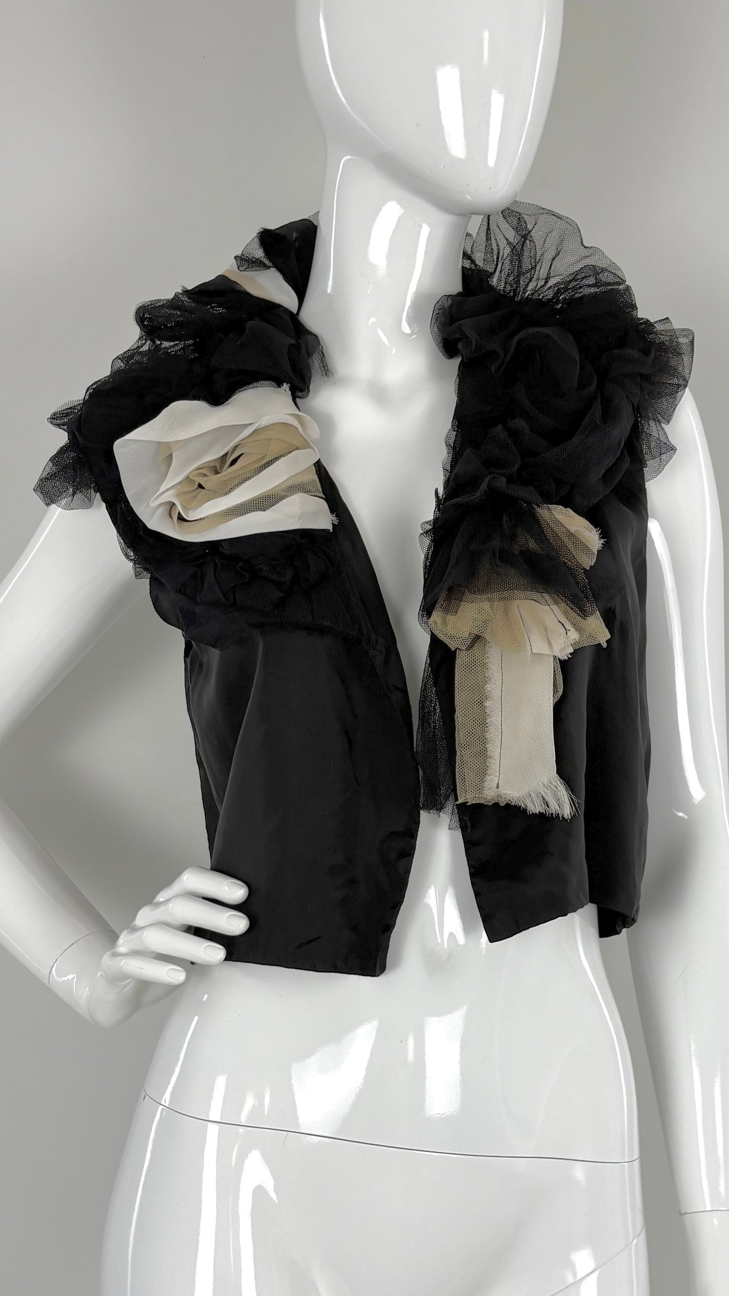 Comme des Garcons robe de chambre vest with chiffon and net collar