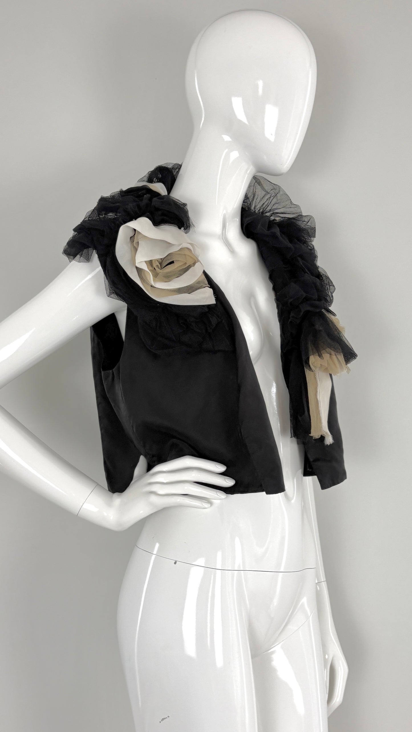Comme des Garcons robe de chambre vest with chiffon and net collar