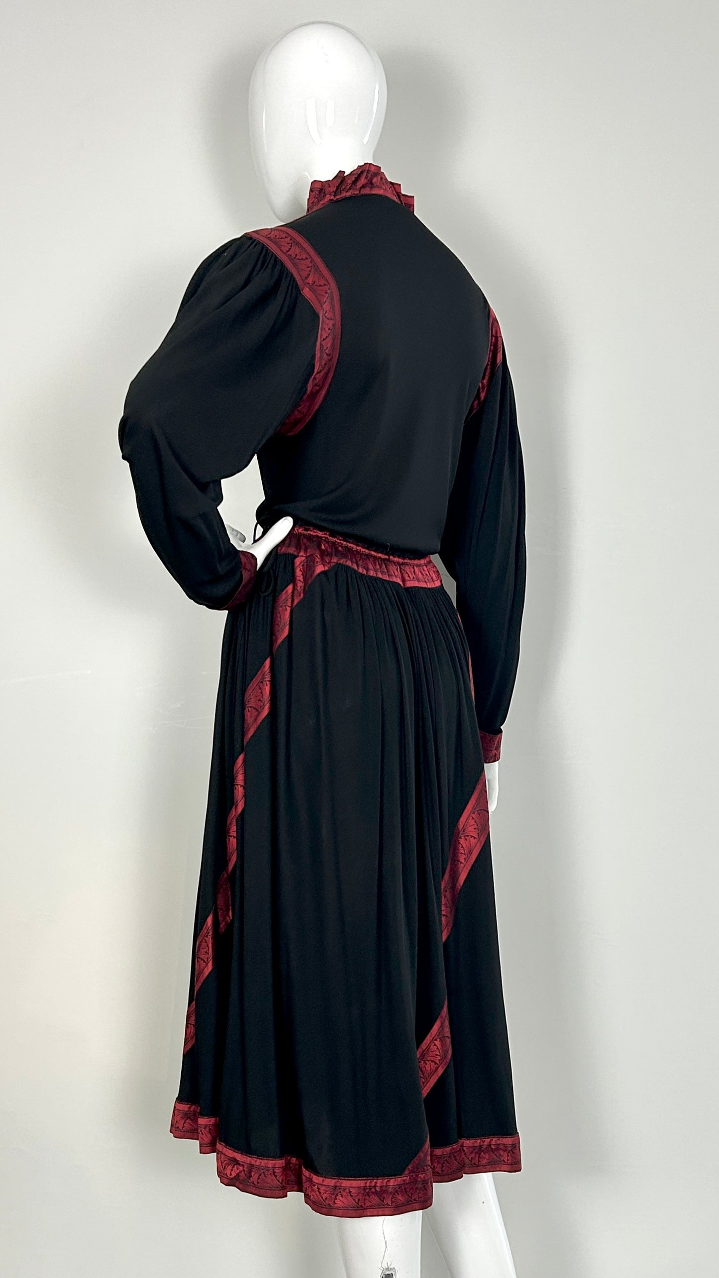 Janice Wainwright drawstring contrast trim dress