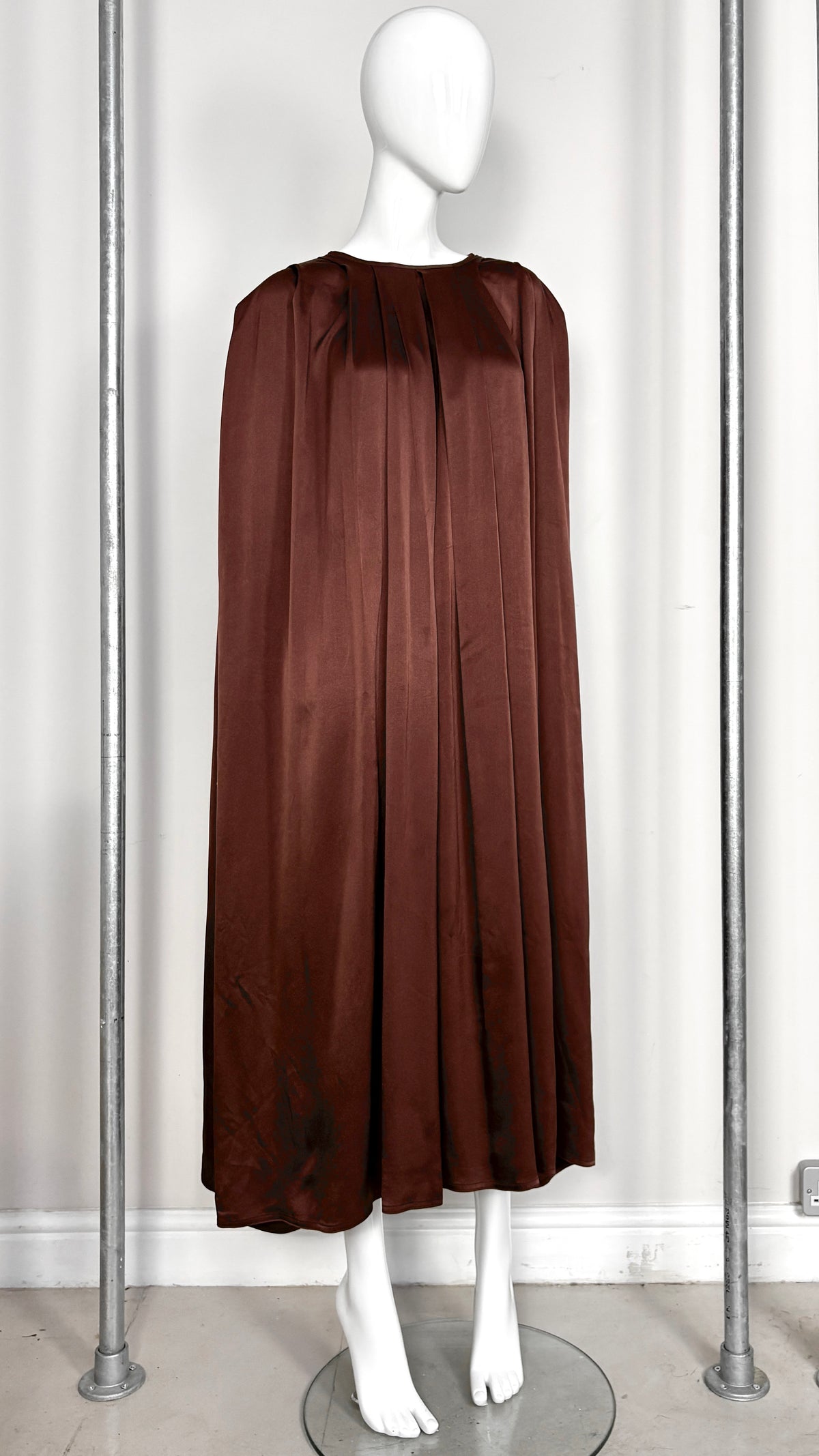 Anne Marie Beretta silk cape