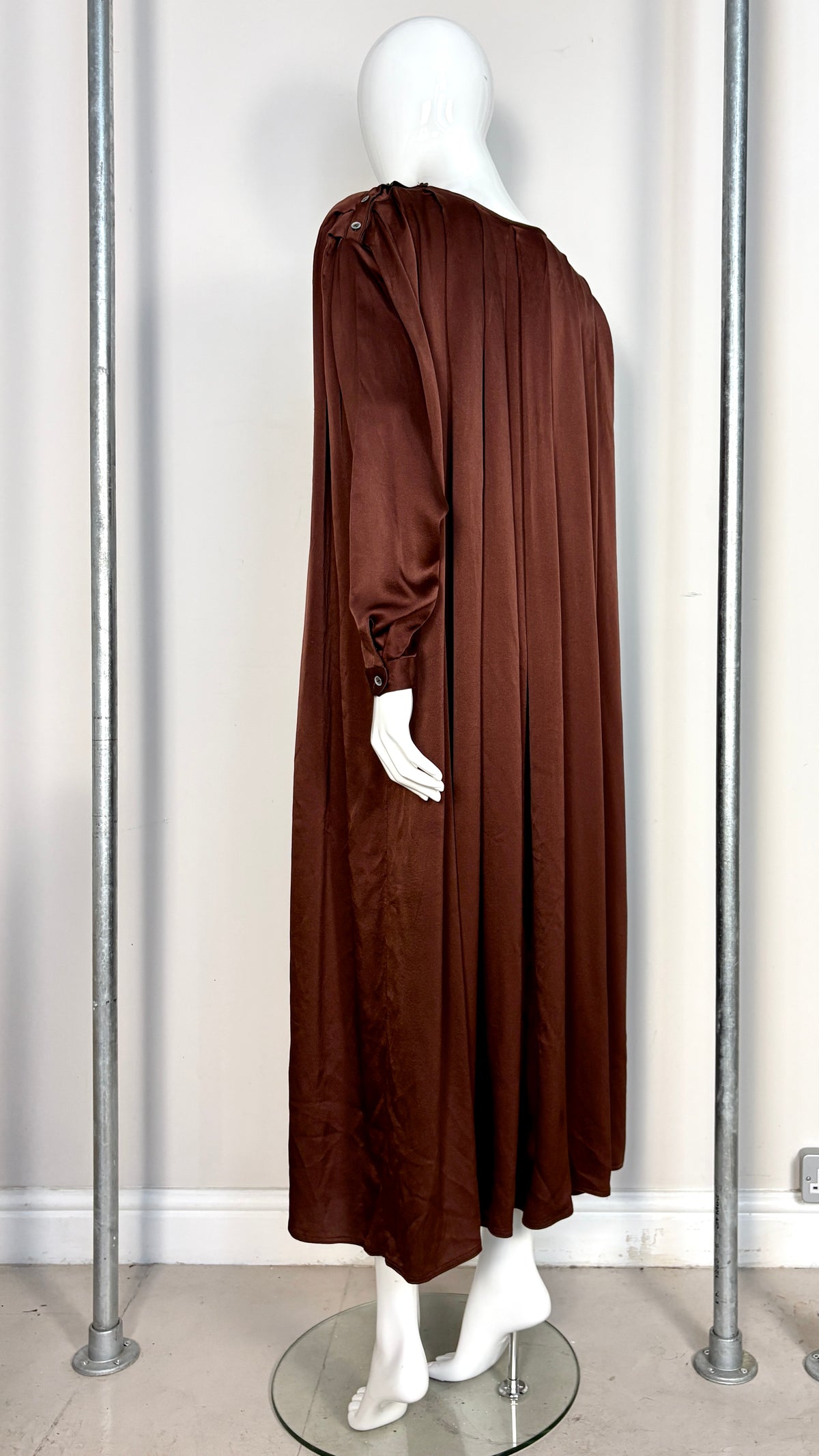 Anne Marie Beretta silk cape