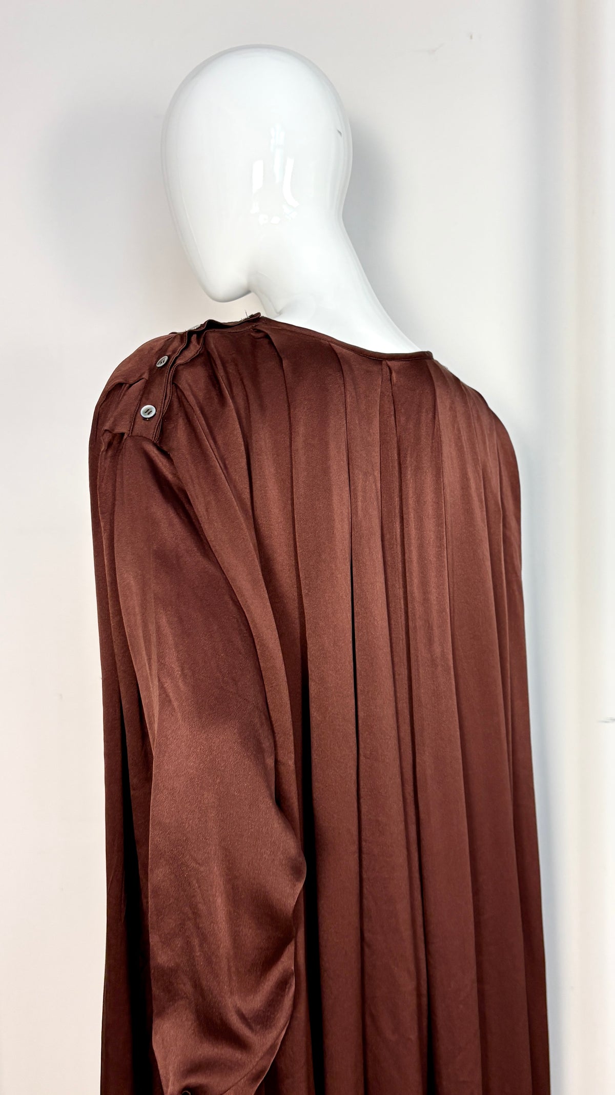 Anne Marie Beretta silk cape
