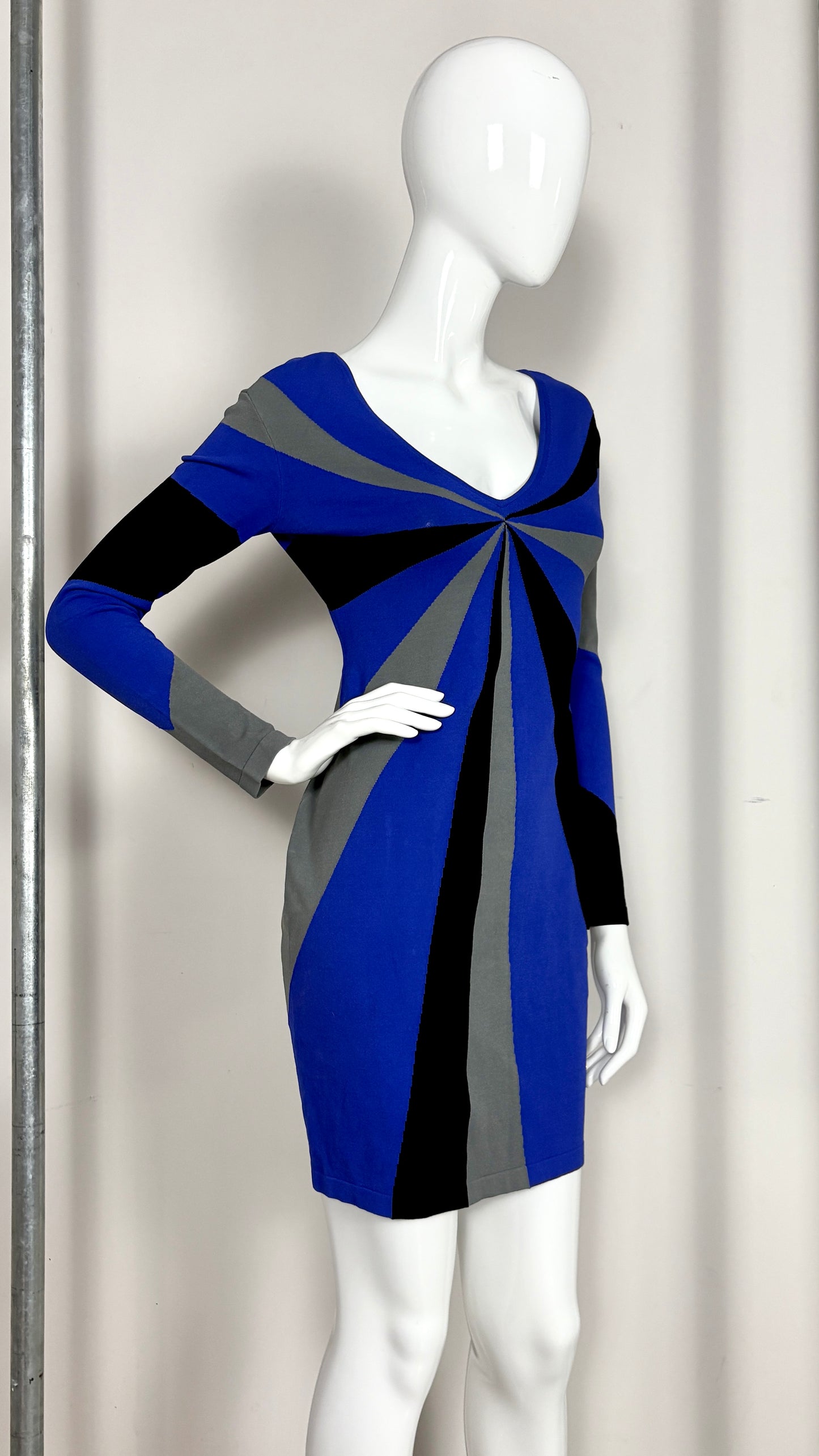 Alexander McQueen Resort 2010 pinwheel knitted dress