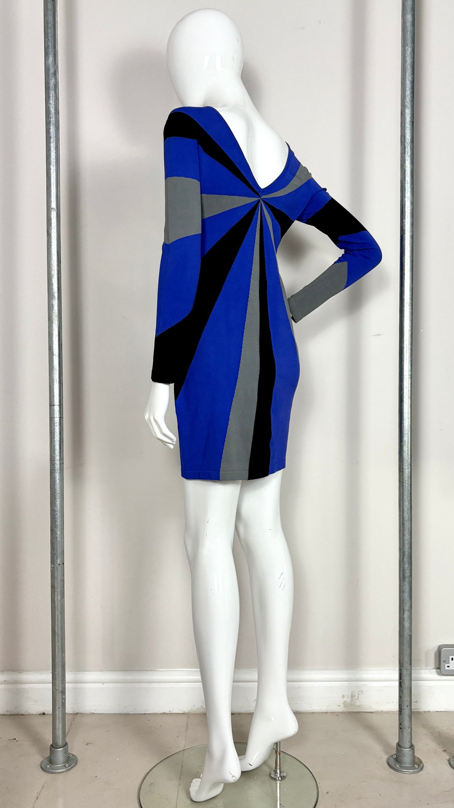 Alexander McQueen Resort 2010 pinwheel knitted dress