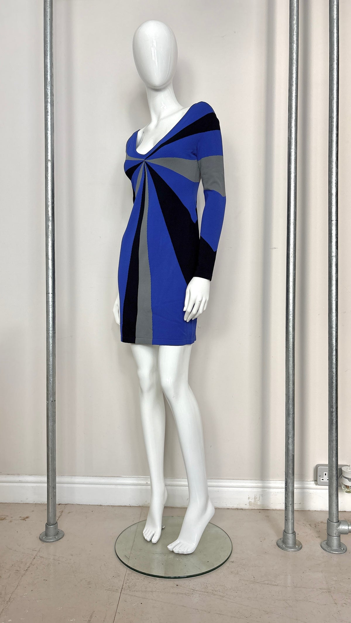 Alexander McQueen Resort 2010 pinwheel knit dress