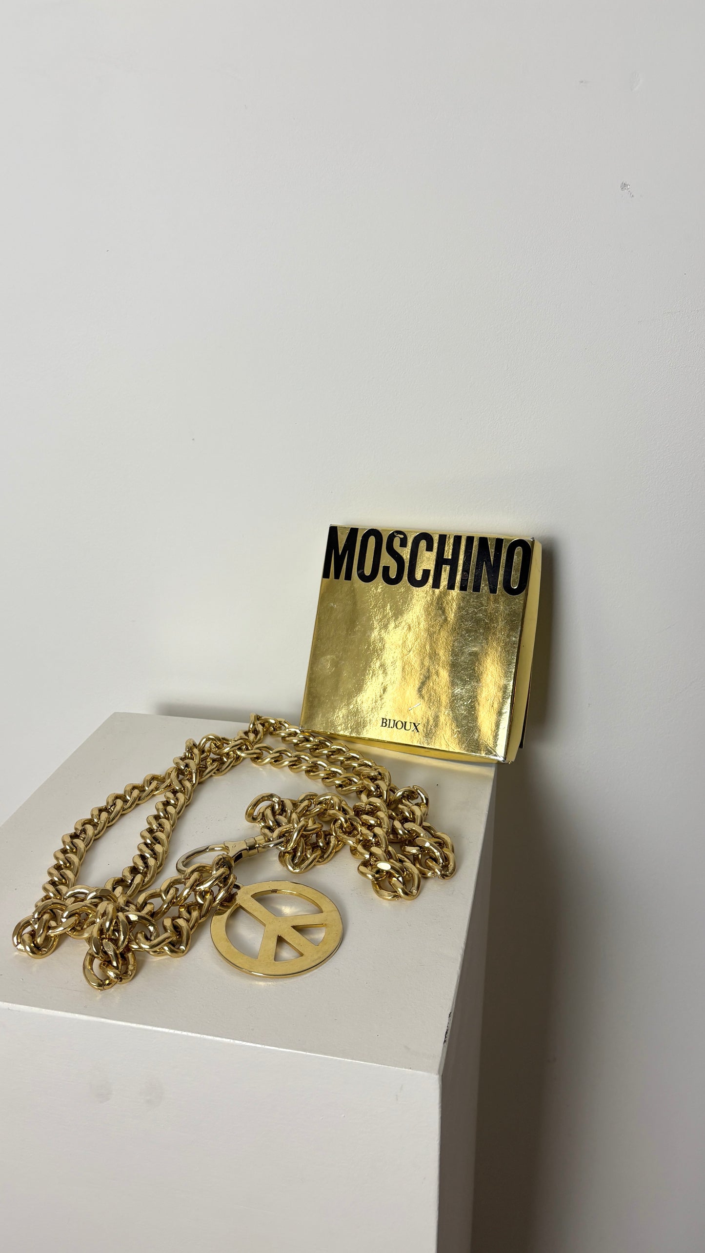 Moschino peace belt