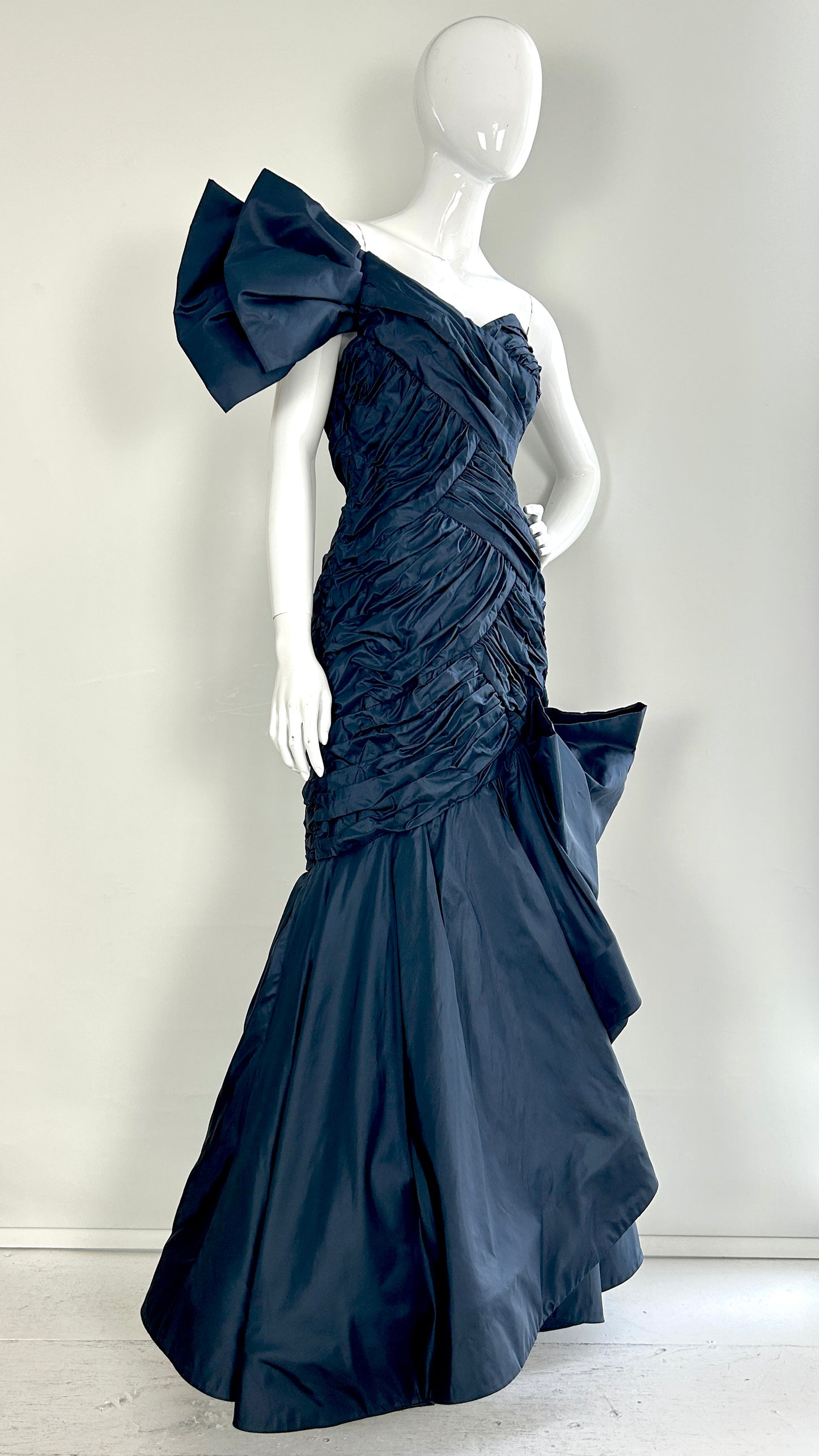 Scaasi 1980's taffeta ballgown