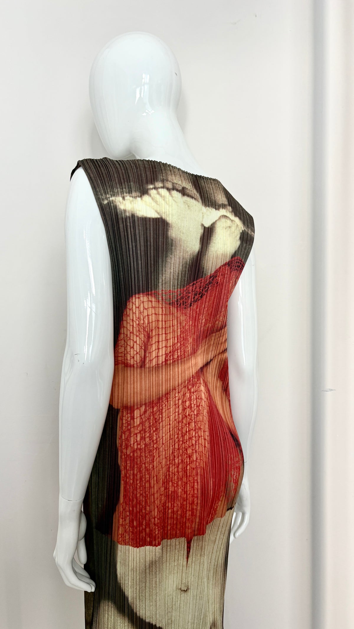 Issey Miyake Guest artist series No.1 Yasumasa Morimura 'Daughters of art history'